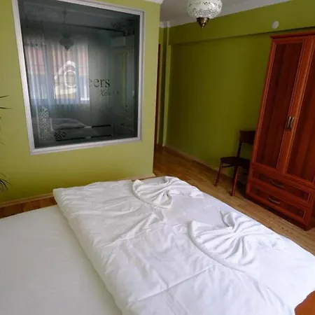 Cheers Hostel